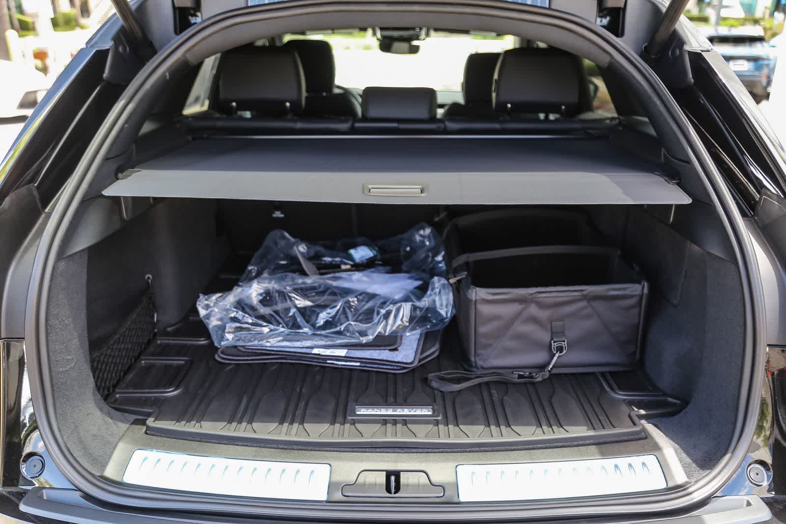 New 2026 Santorini Black Land Rover S image 26