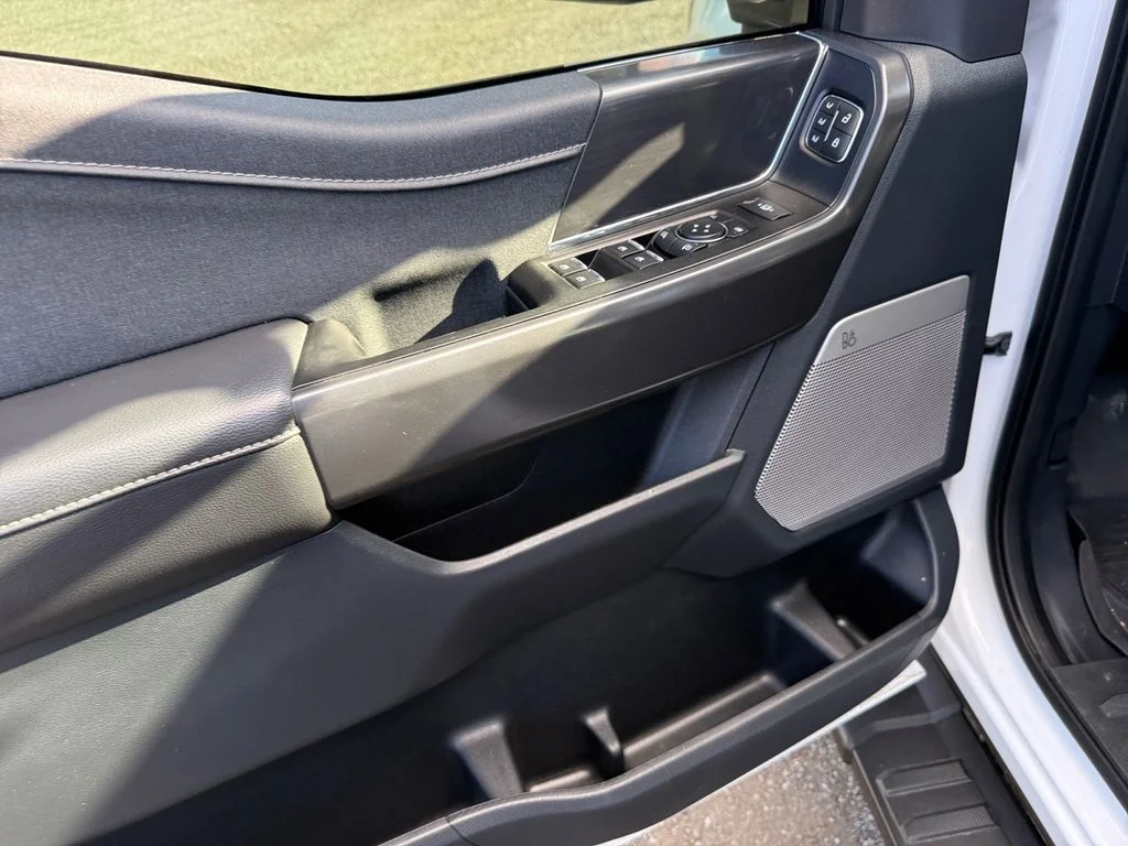 Used 2025  Ford Lariat image 12