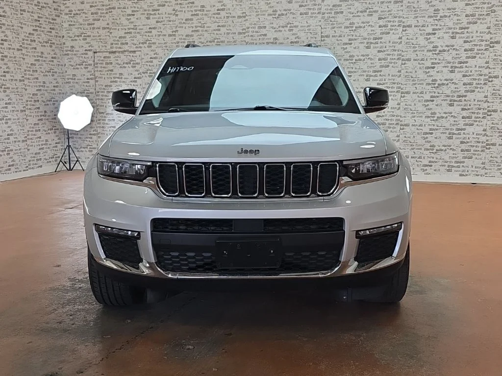 Used 2021 Silver Zynith Jeep Limited image 2