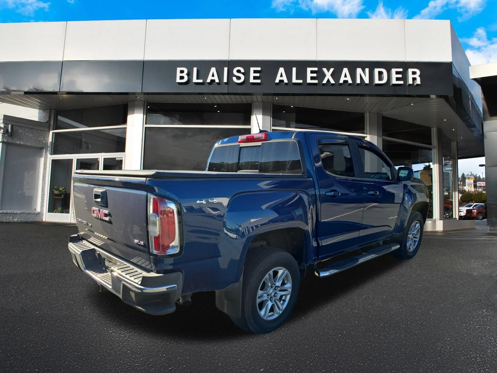 Used 2019 Blue Emerald Metallic GMC 4WD SLE image 3