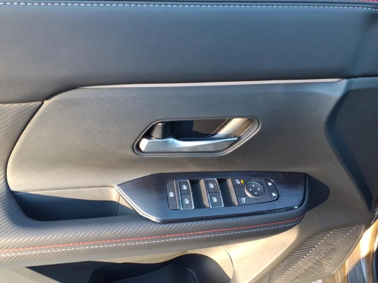 New 2026 Canyon Bronze Metallic Nissan SR image 14
