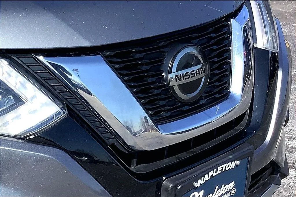 Used 2020 Gray Nissan SV image 31