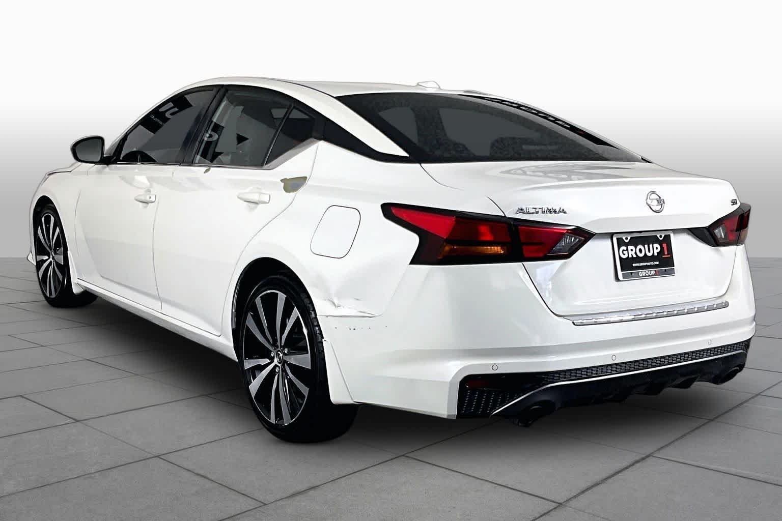 Used 2020 Pearl White Tricoat Nissan 2.5 SR image 11