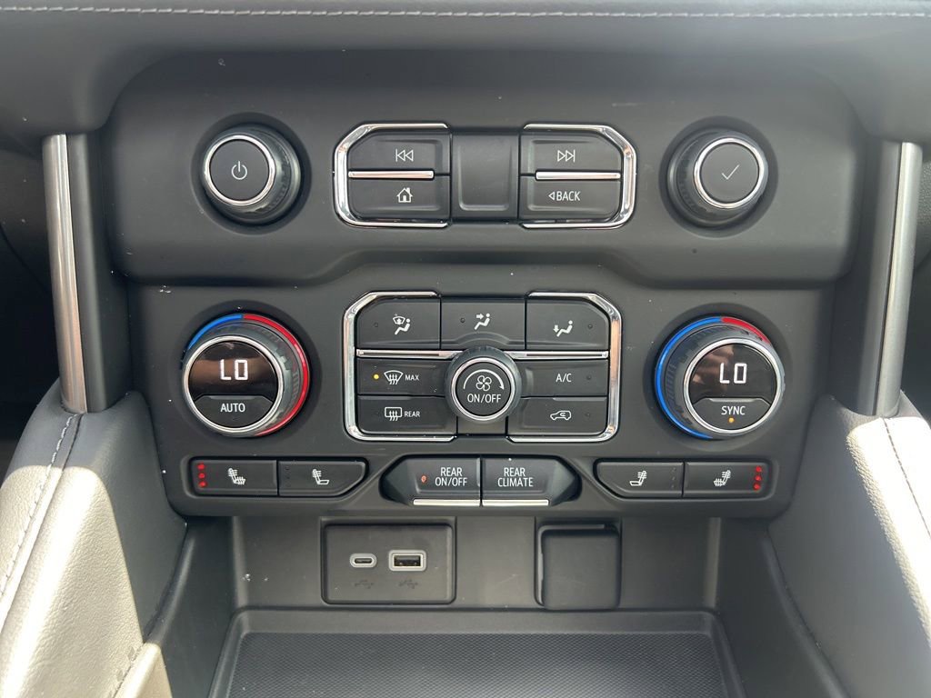 Used 2024 Black Chevrolet Z71 image 38