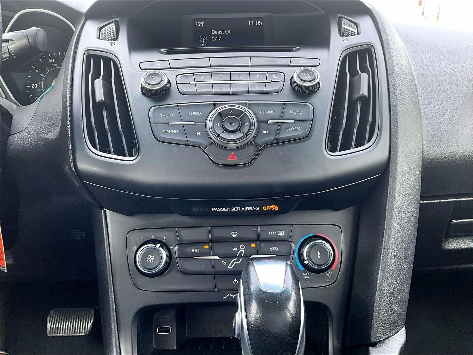 Used 2016 Silver Ford SE image 29