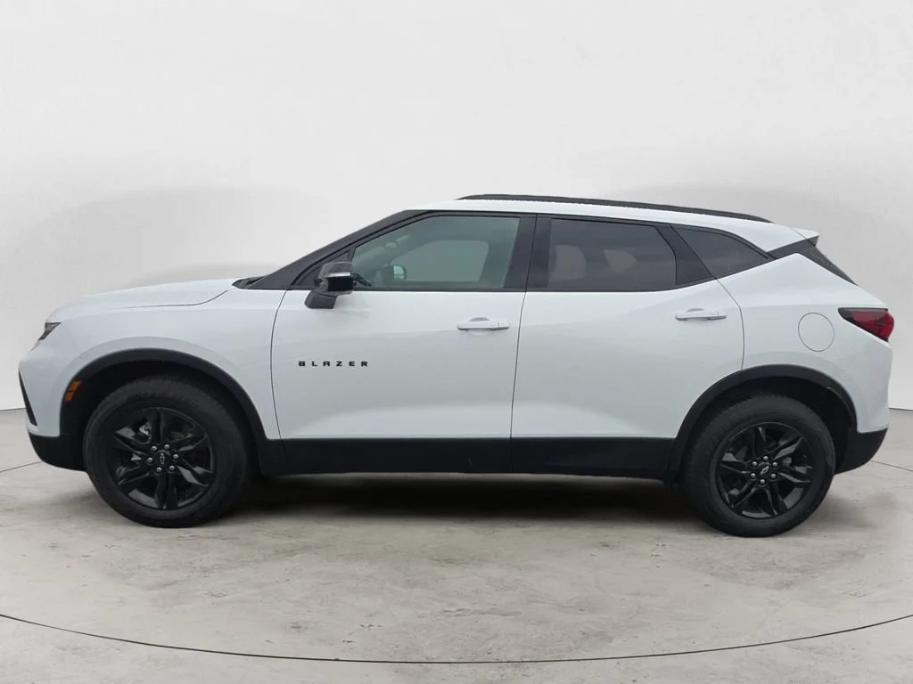 Used 2021 Summit White Chevrolet 2LT image 8