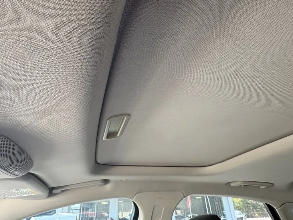Used 2017  Ford Hybrid SE image 18