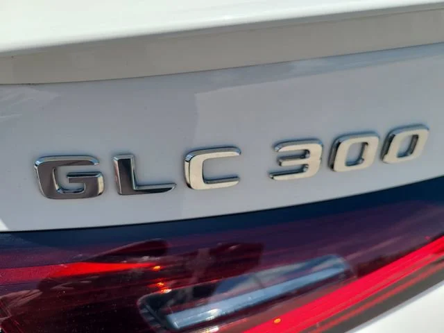 Used 2025 White Mercedes-Benz GLC 300 image 33