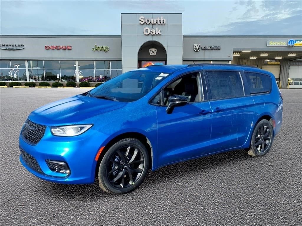 New 2026 Hydro Blue Pearl-Coat Exterior Paint Chrysler Select image 4