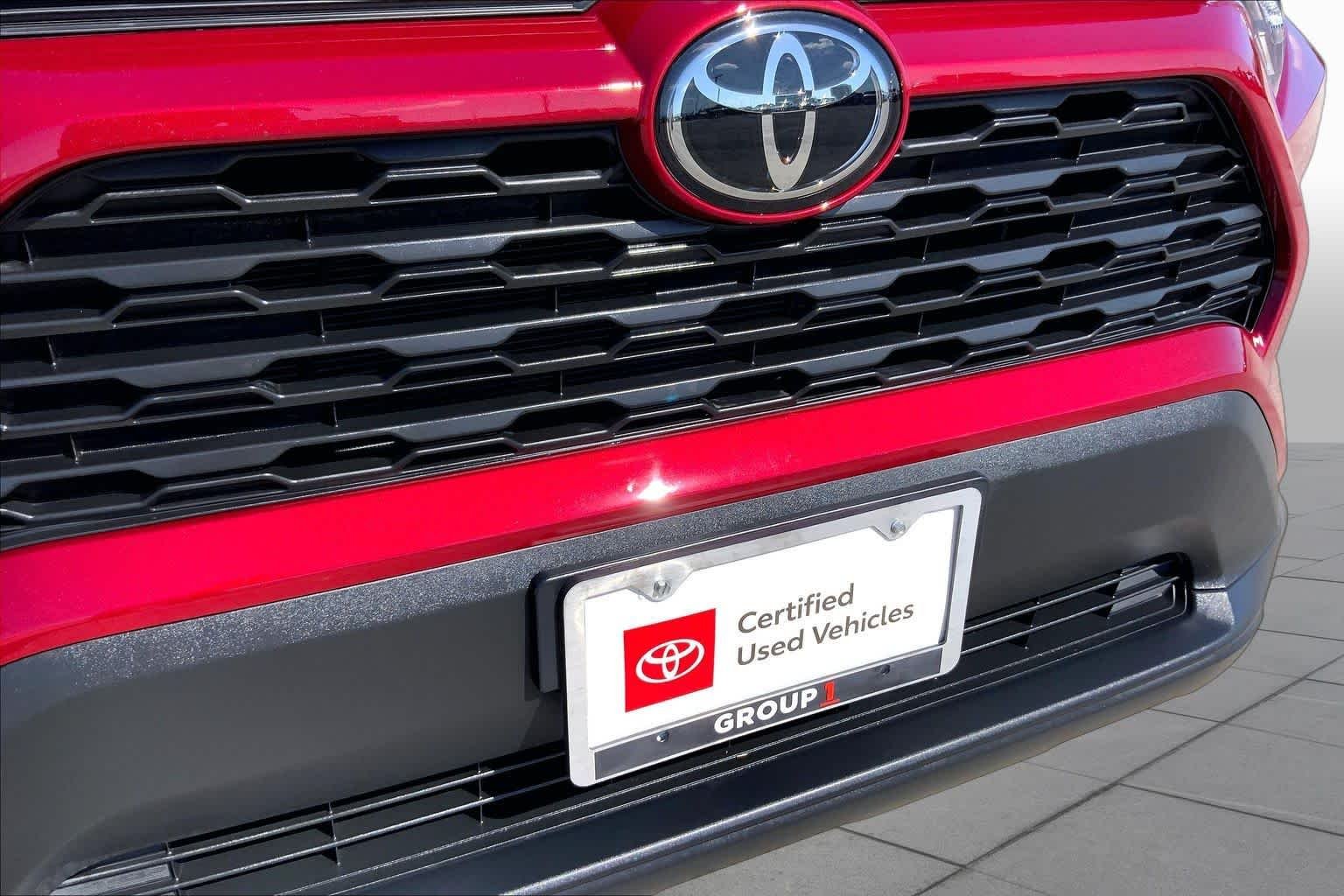 Used 2024 Ruby Flare Pearl Toyota XLE image 29