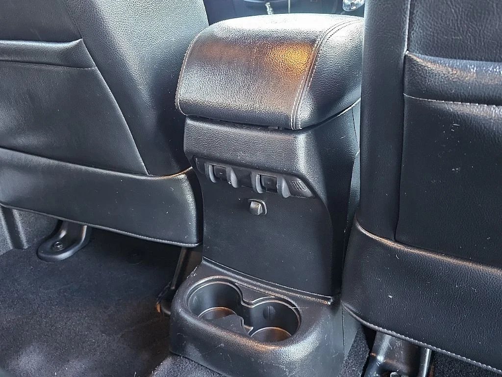 Used 2015 Silver Jeep Unlimited Rubicon image 18