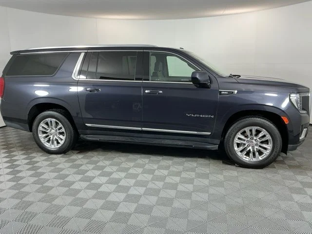 Used 2023  GMC SLT image 4