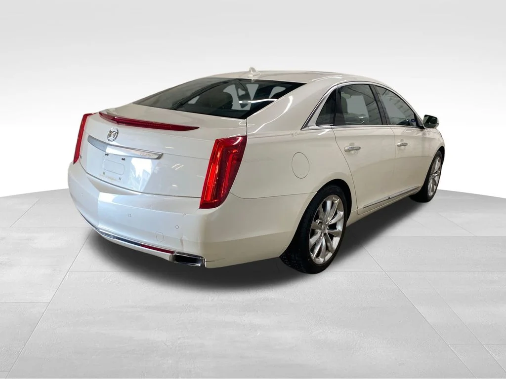 Used 2014 White Cadillac Luxury image 7