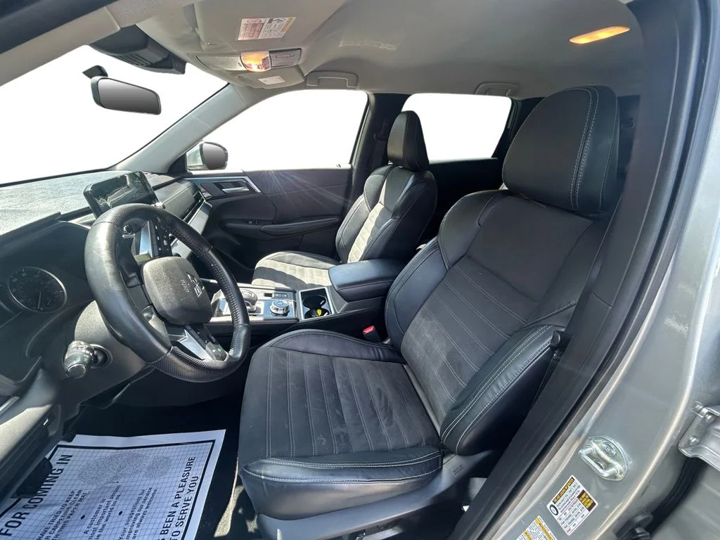 Used 2022 Alloy Silver Mitsubishi  image 10