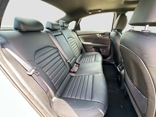 Used 2023 White Kia GT-Line image 27