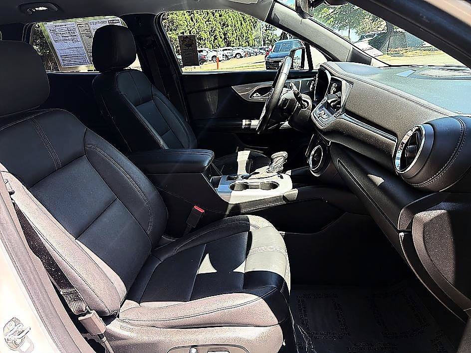 Used 2022 Iridescent Pearl Tricoat Chevrolet LT image 16