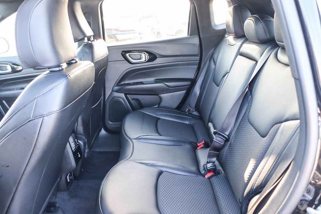 New 2026 Diamond Black Jeep Latitude image 21
