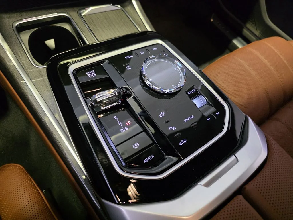 New 2026 Tanzanite Blue II Metallic BMW 750e xDrive image 18