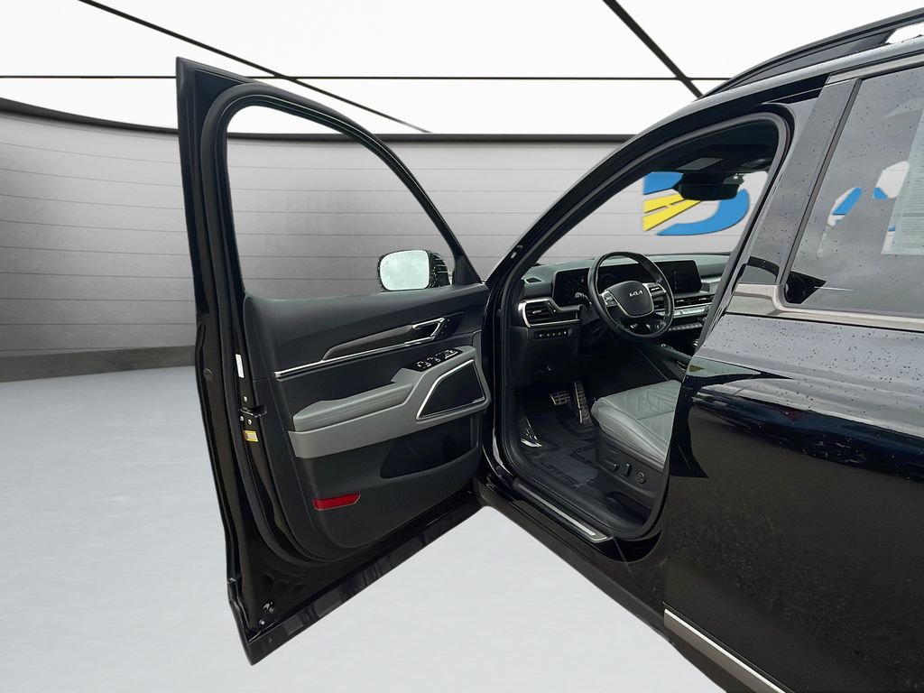 Used 2023 Black Kia SX-Prestige X-Pro image 35