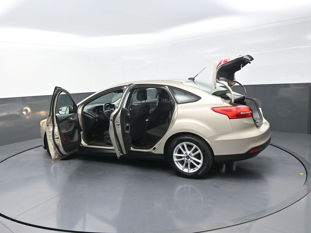 Used 2018 Gold Ford SE image 35