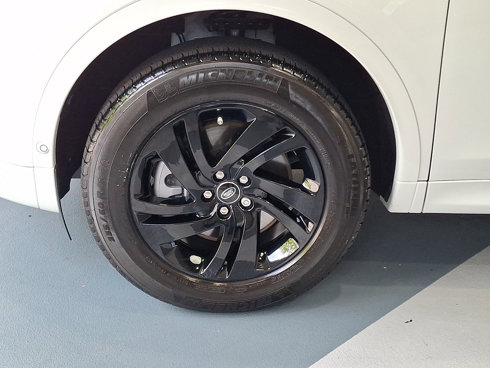 Certified Used 2025 Fuji White Land Rover  image 8