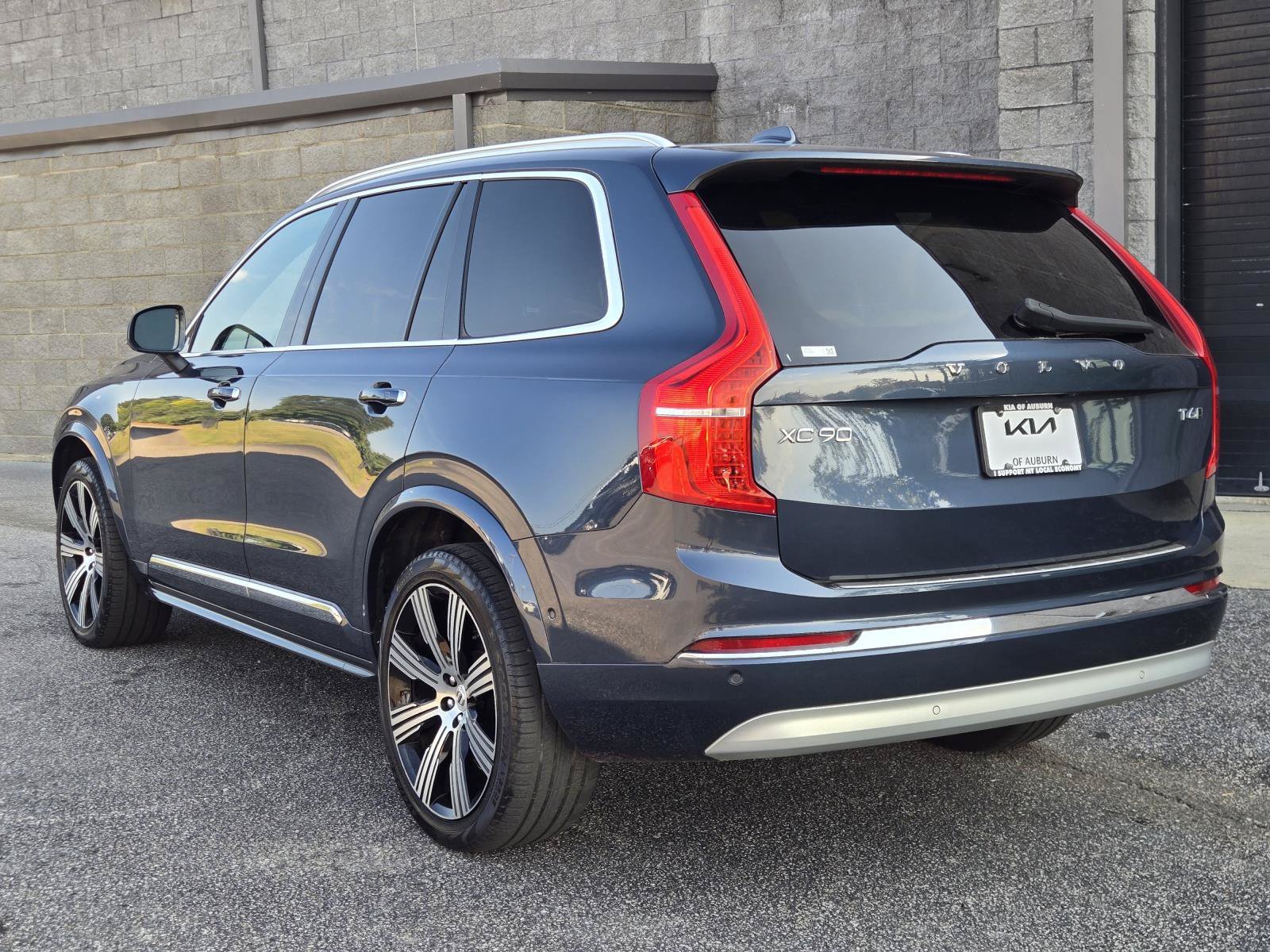 Used 2022 Blue Volvo Inscription image 8