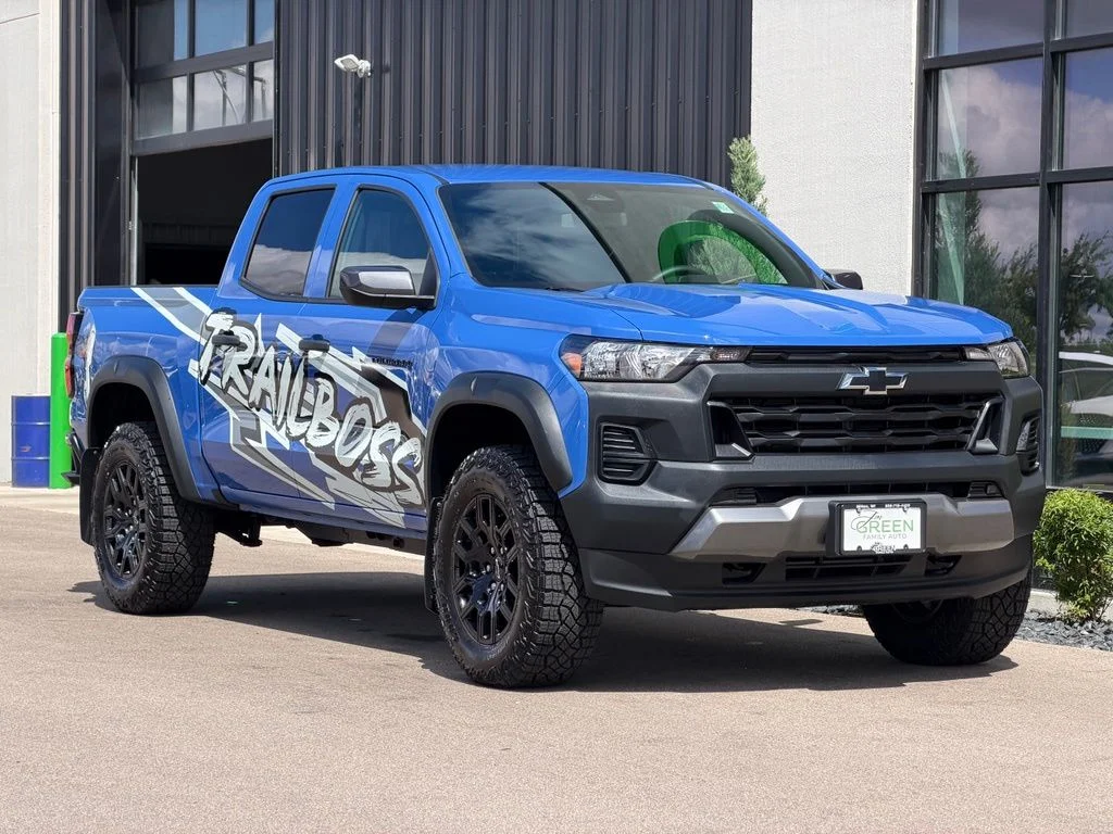 Used 2025 Blue Chevrolet Trail Boss image 4