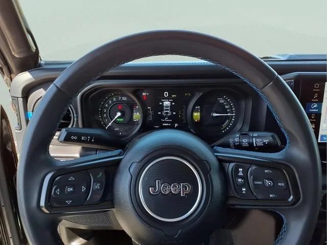 Used 2024  Jeep Rubicon image 13