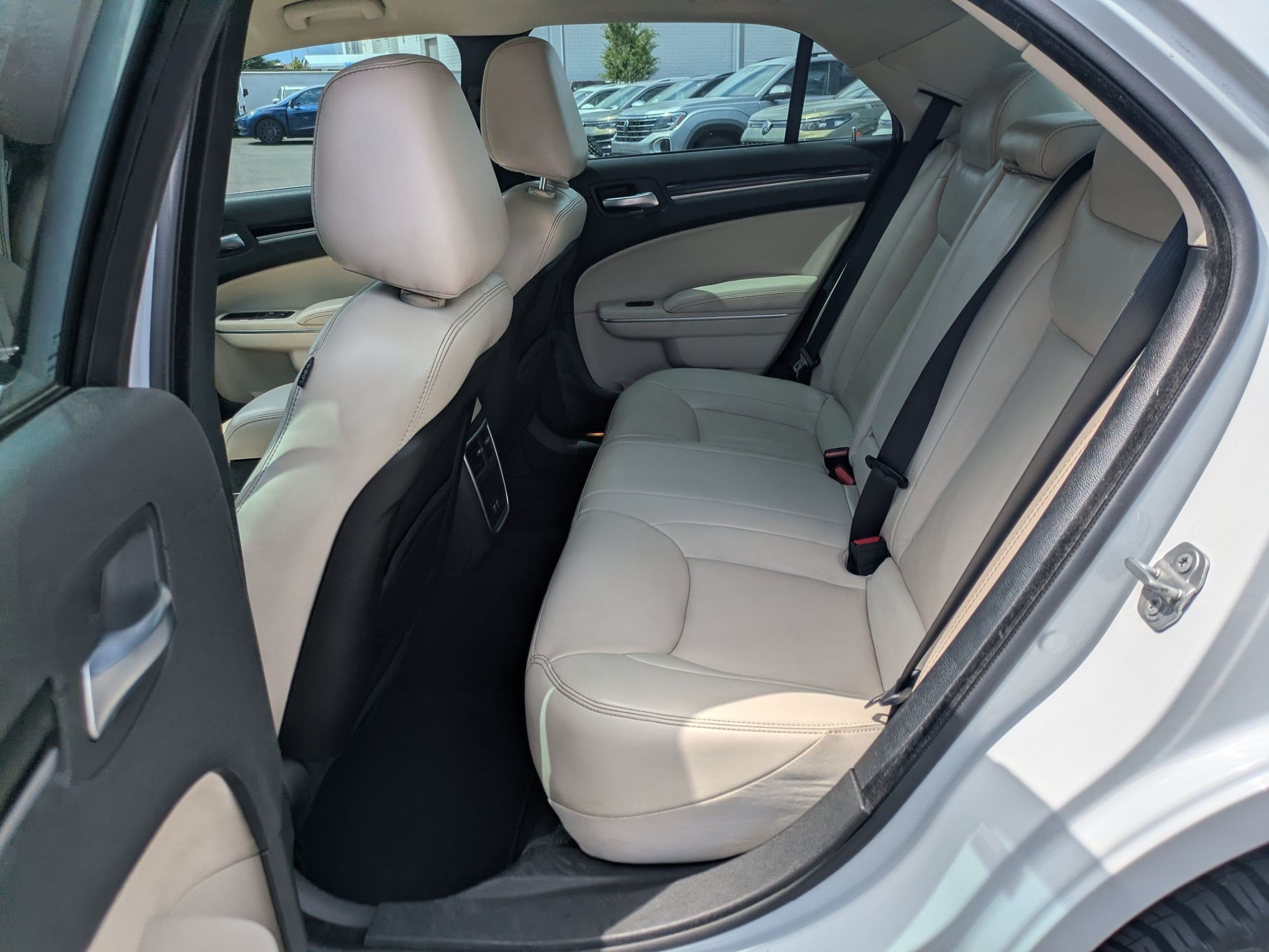 Used 2023 Bright White Clearcoat Chrysler Touring L image 27