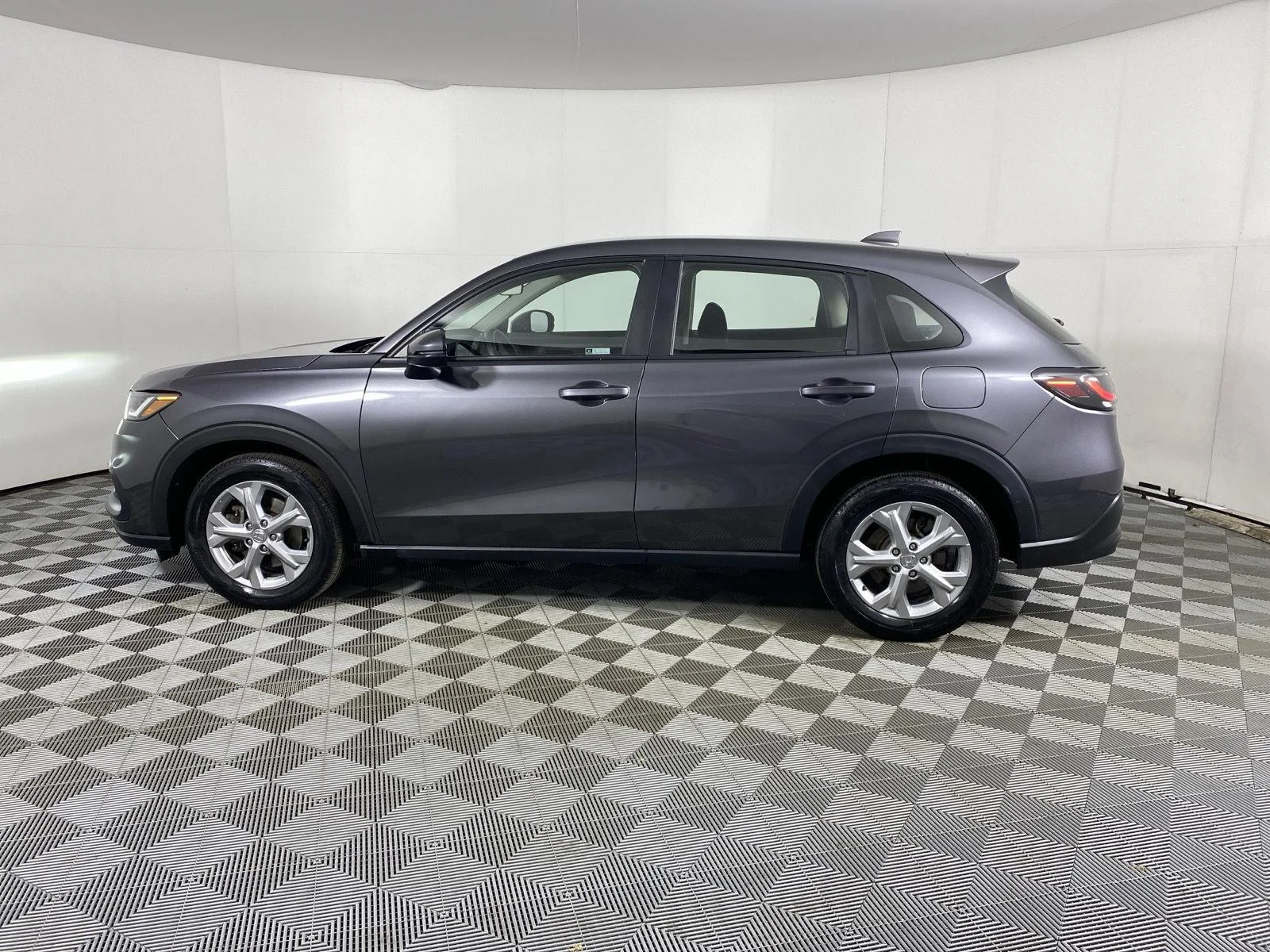 Used 2023 Modern Steel Metallic Honda LX image 4