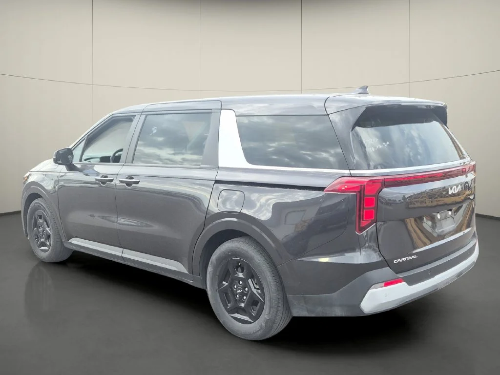 Used 2025 Gray Kia LXS image 5