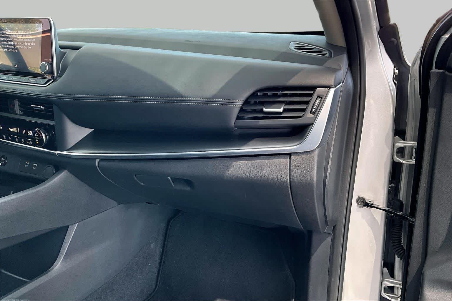 2025 Nissan Rogue SV - Photo 19