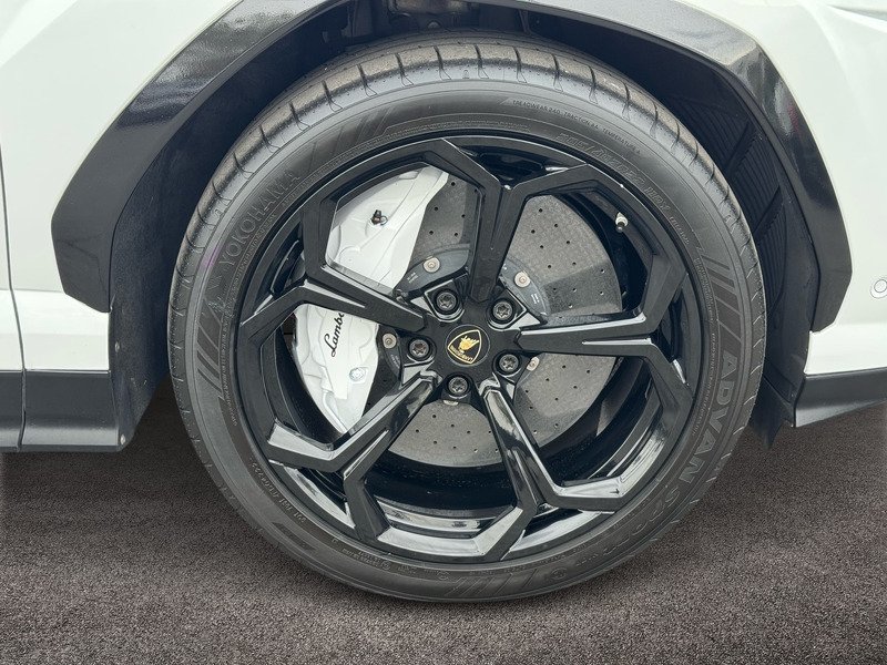 Used 2019  Lamborghini Base image 36