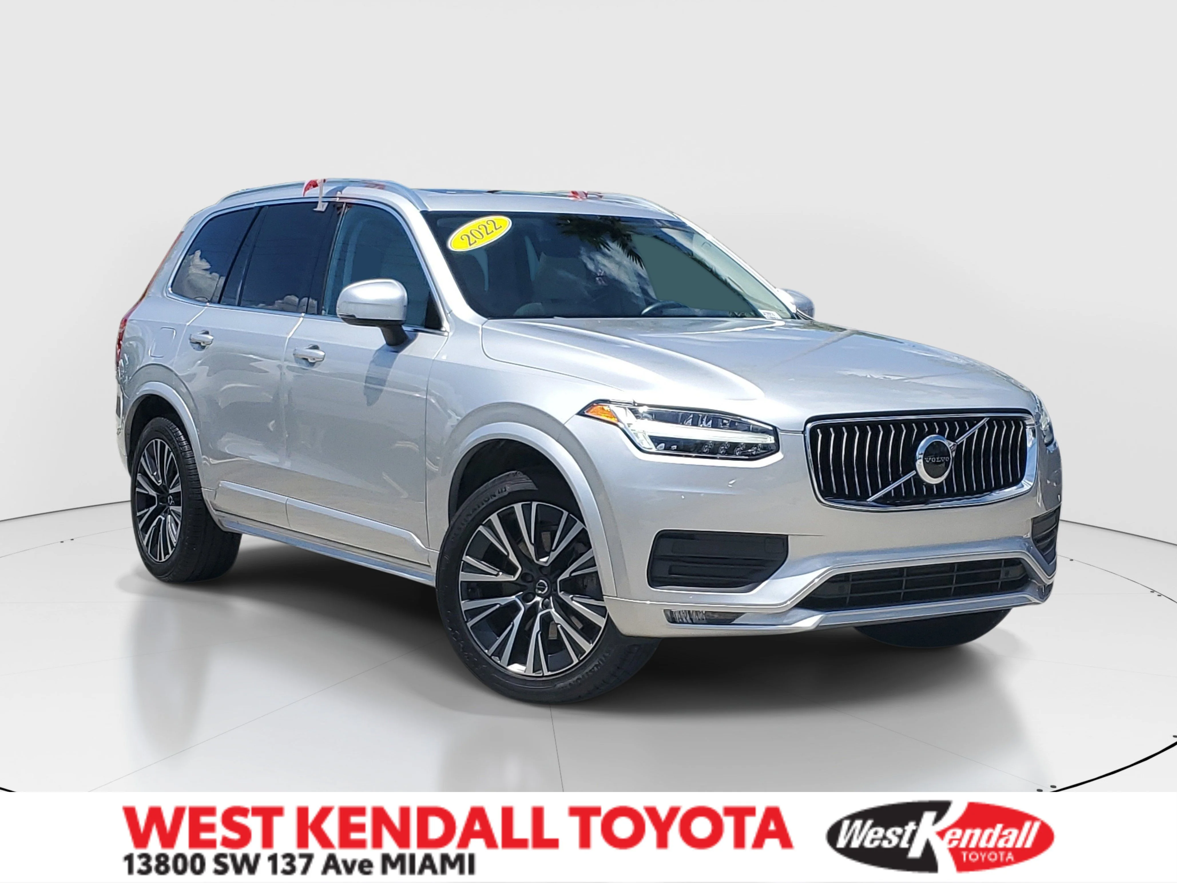 Used 2022 Bright Silver Metallic Volvo T6 Momentum image 1
