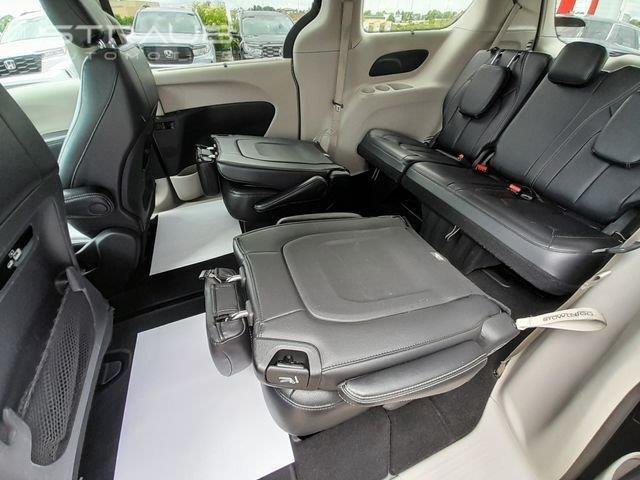 Used 2022 Brilliant Black Crystal Pearlcoat Chrysler Touring L image 40