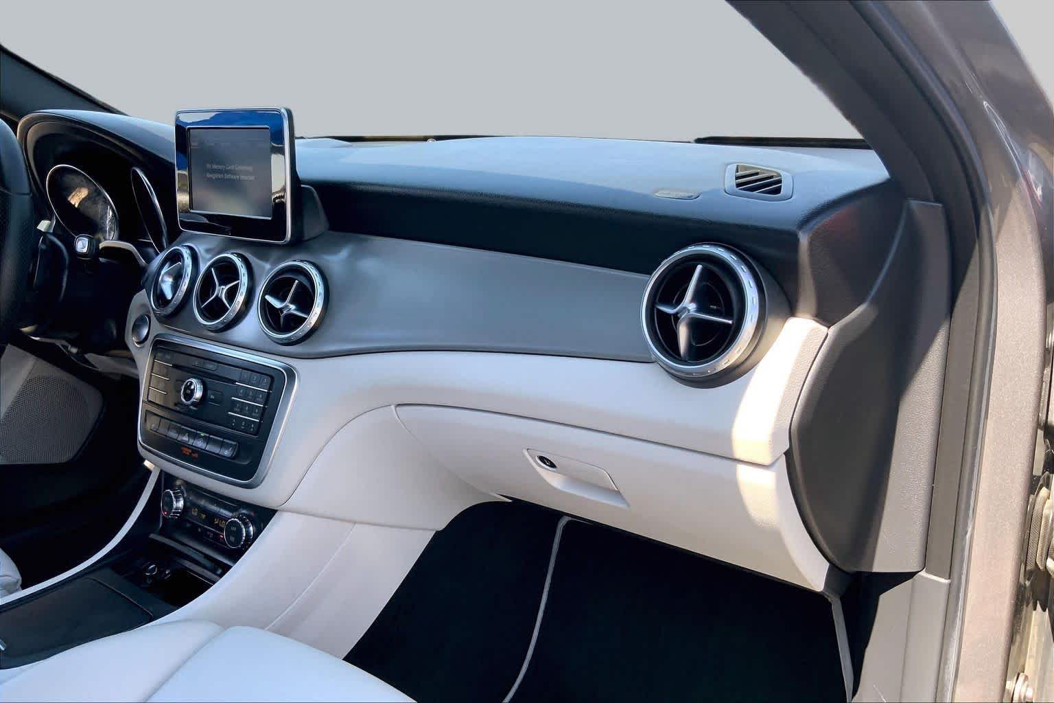 Used 2016 Mountain Gray Metallic Mercedes-Benz GLA 250 image 19