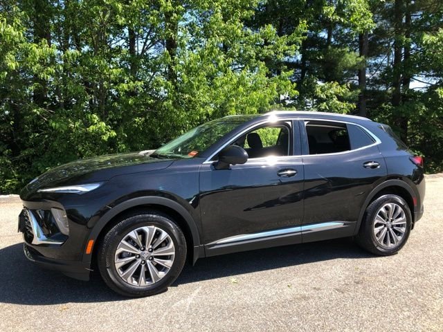 Used 2025 Black Buick Preferred image 9