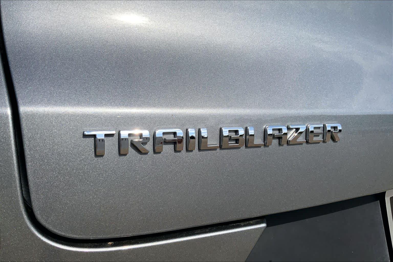 Used 2025 Sterling Gray Metallic Chevrolet ACTIV image 31
