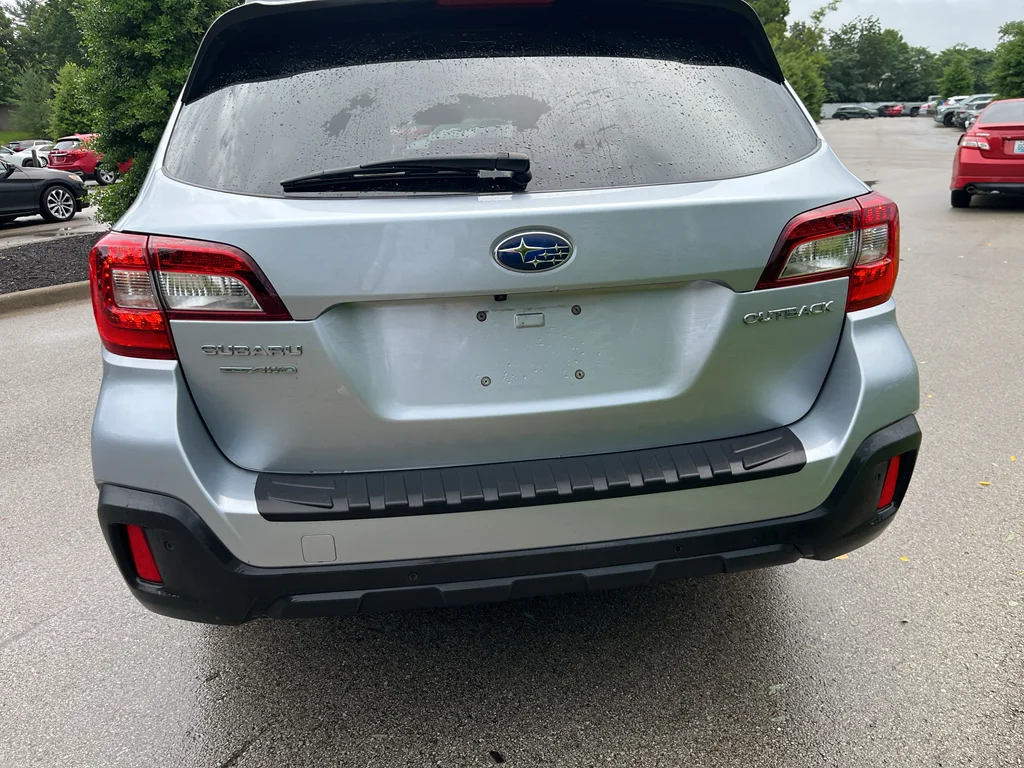 Used 2019 Ice Silver Metallic Subaru Limited image 7