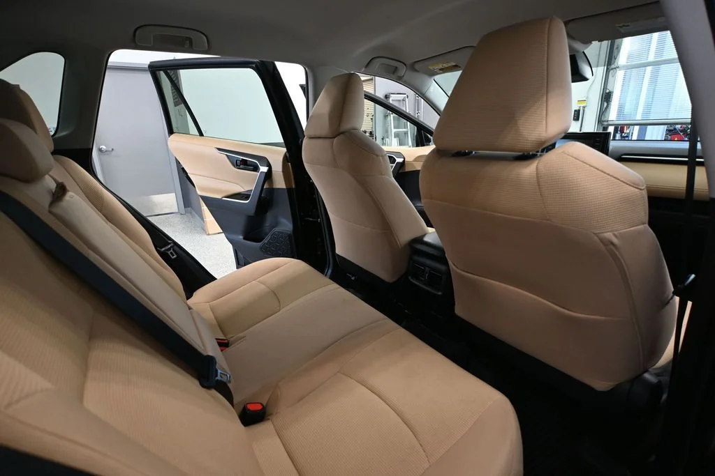 2022 Toyota RAV4 LE - Photo 41