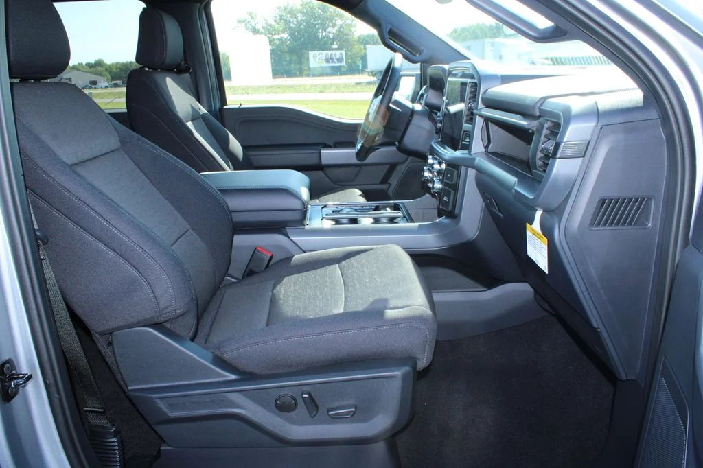 New 2026 Iconic Silver Metallic Ford XLT image 35