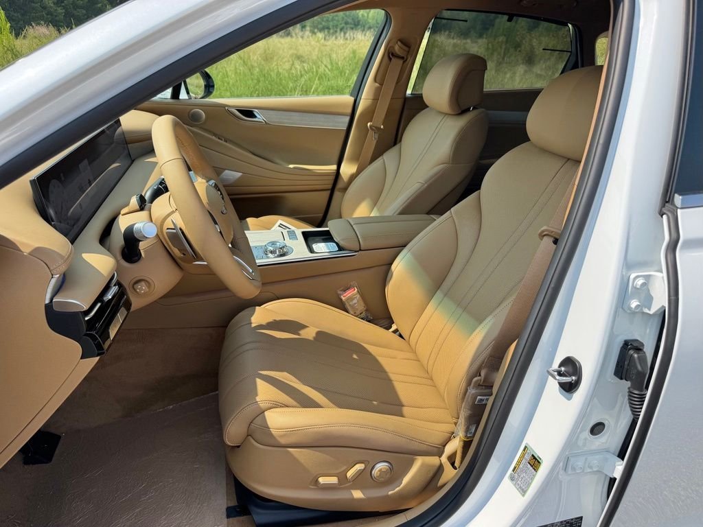 New 2027 White Genesis 2.5T ADVANCED image 16