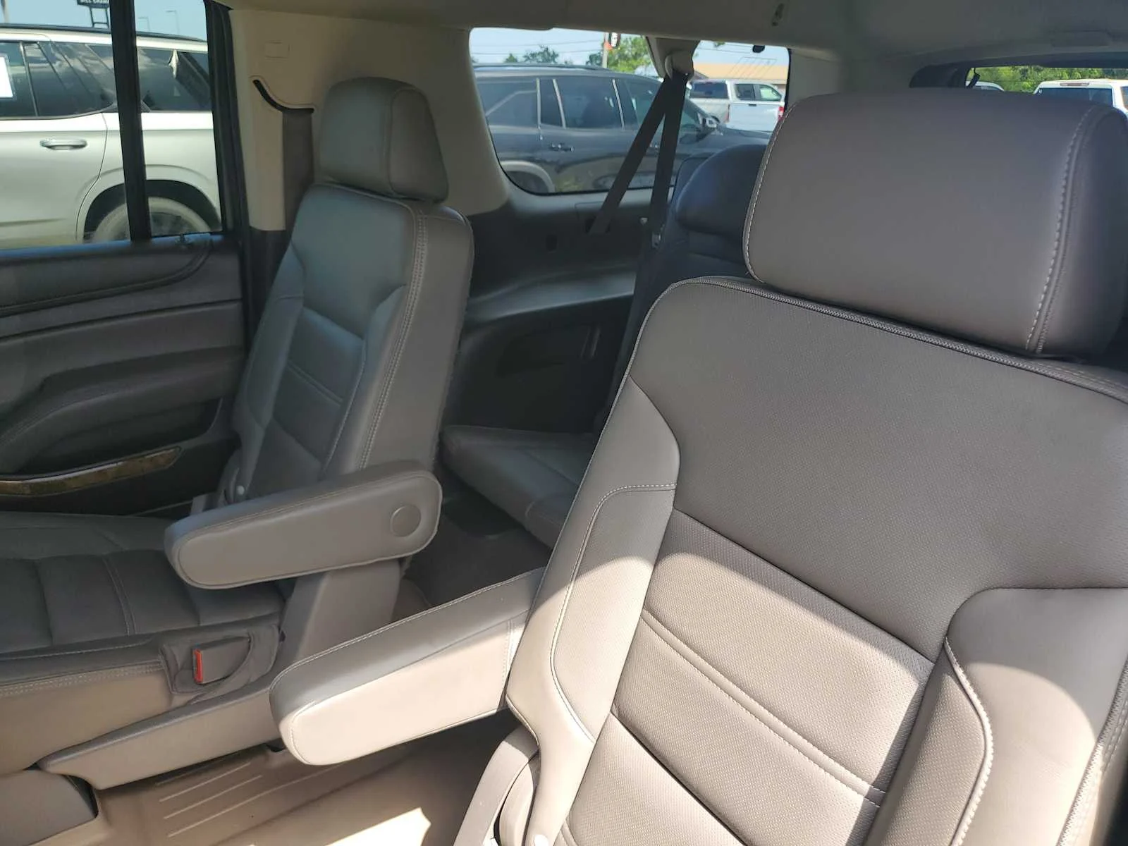 Used 2017 WHITE FROST TRICOAT GMC Denali image 23