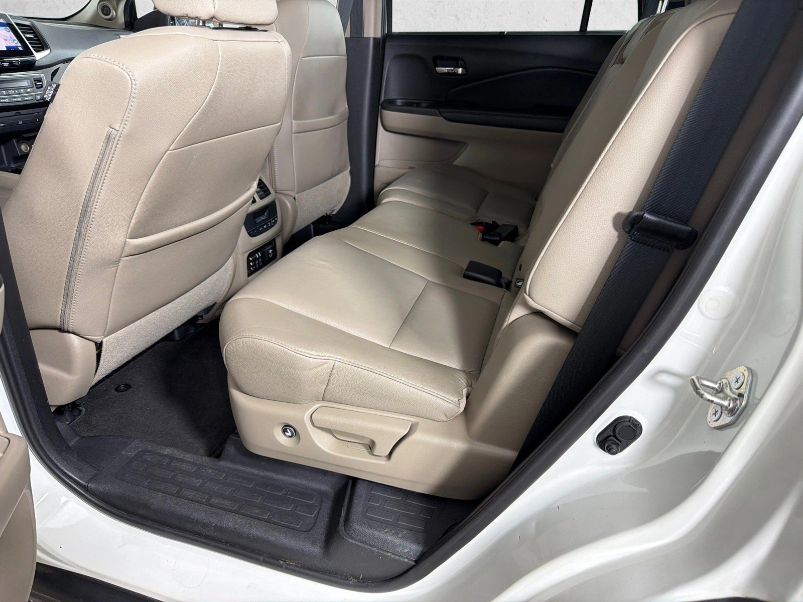 Used 2018 White Diamond Pearl Honda Touring image 23