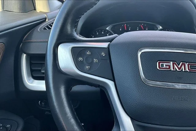 Used 2021 White GMC SLE image 11