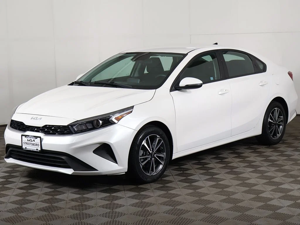 Used 2022 White Kia LXS image 10