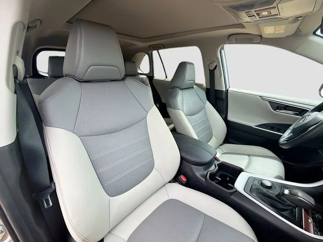 Used 2022 Silver Sky Metallic Toyota Limited image 32