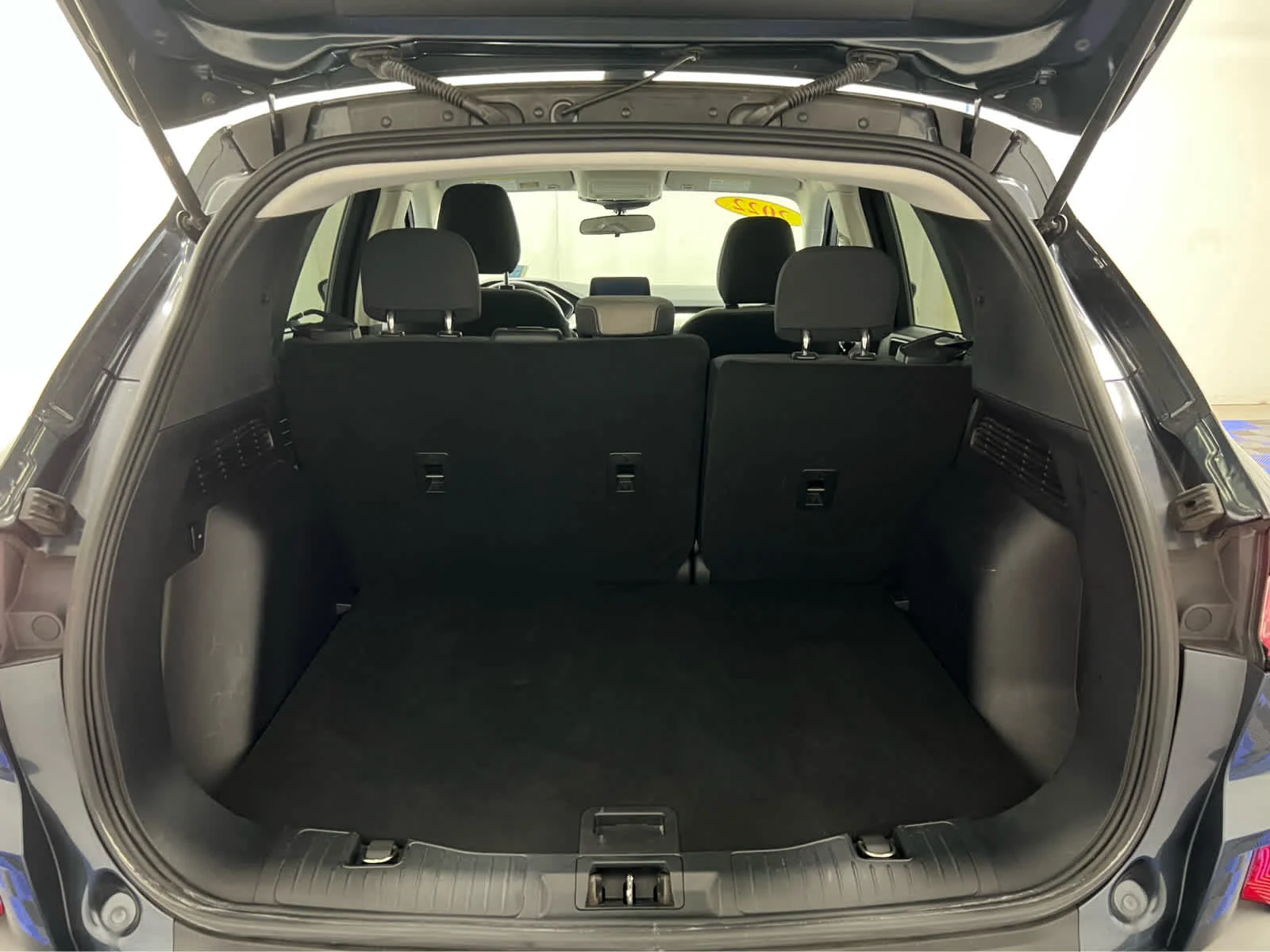 Used 2022 Stone Blue Metallic Ford SE image 9