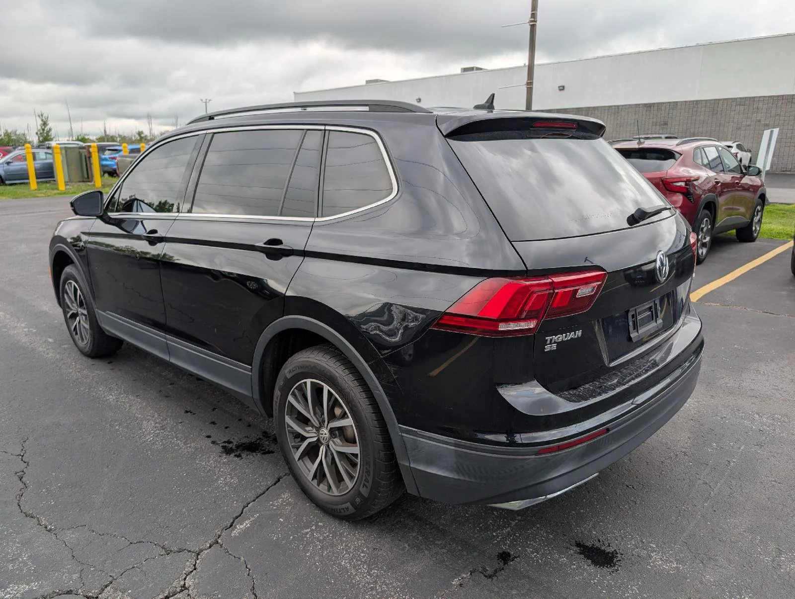 Used 2019 Deep Black Pearl Volkswagen SE image 5
