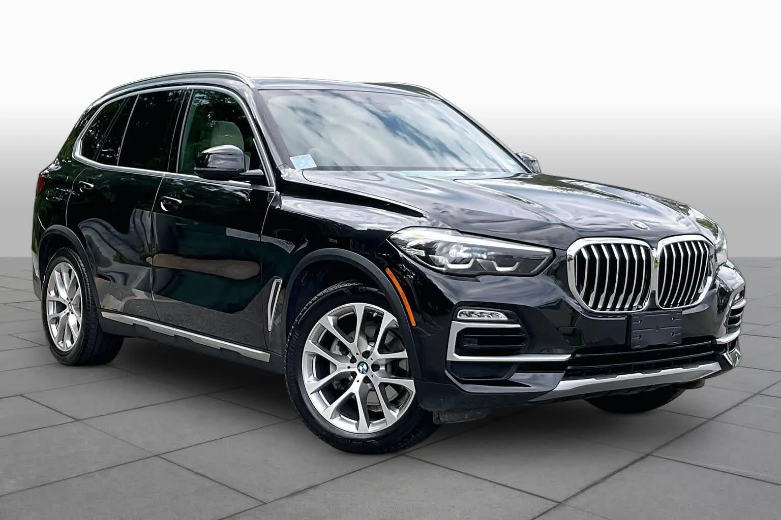Used 2021 Black Sapphire Metallic BMW xDrive40i image 2
